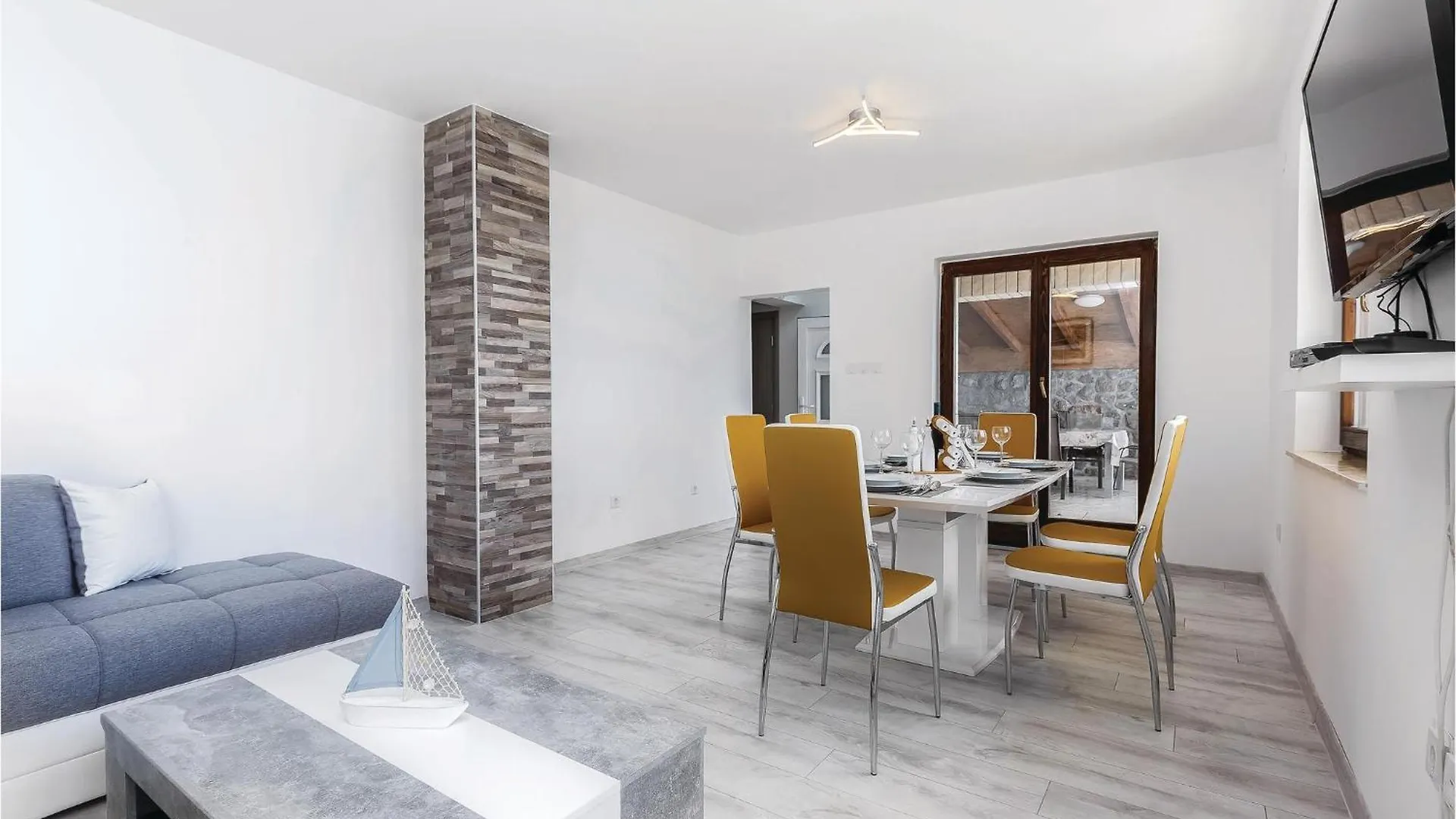 Gorgeous Home In Smokvica With Wifi Krmpote-Vodice